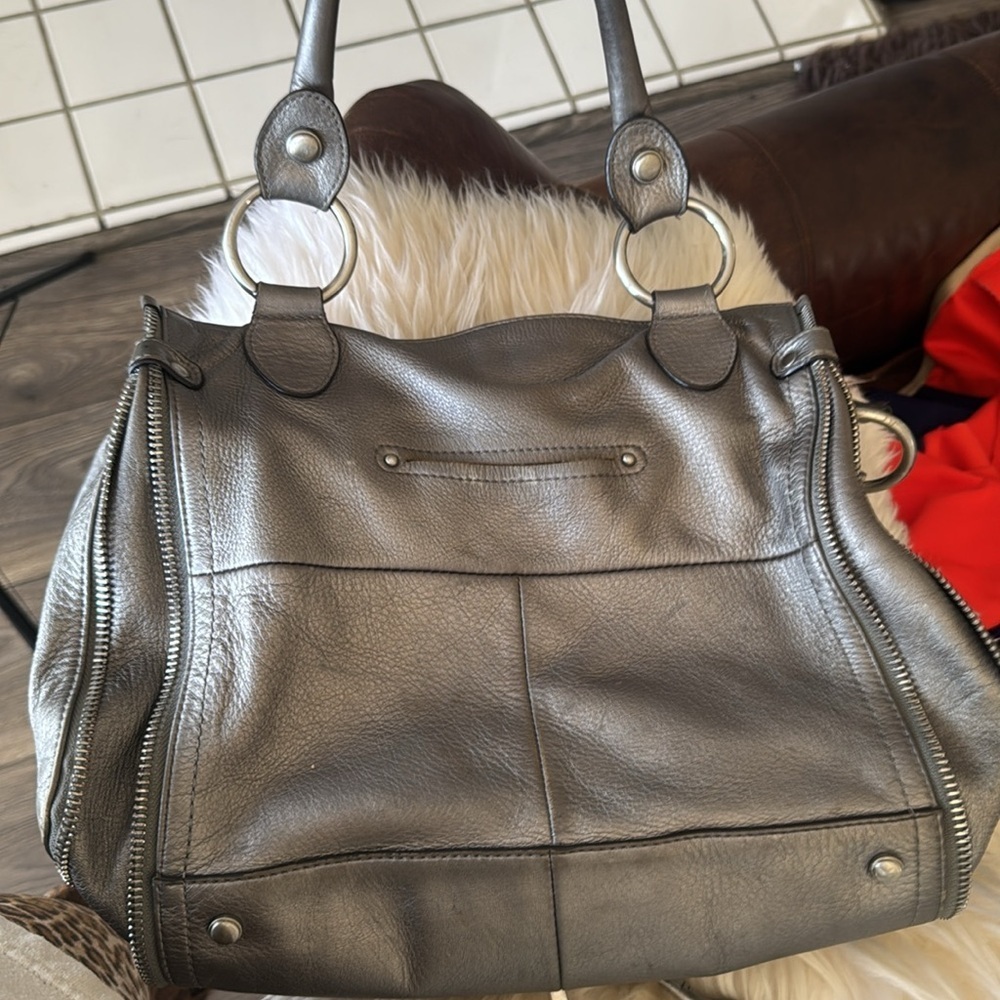 Vintage metallic silver B. Makowsky bag with optional shoulder strap w/ zippers - Picture 10 of 15